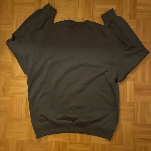 H&M Women's Dark Gray Crewneck Sweater (Size S) - Picture 2 of 4